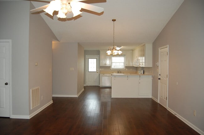 Building Photo - 31 Flower Break Rd