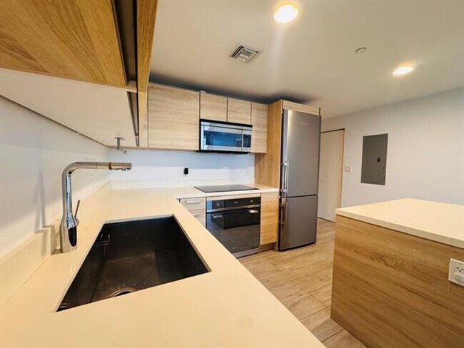 Building Photo - 16385 Biscayne Blvd