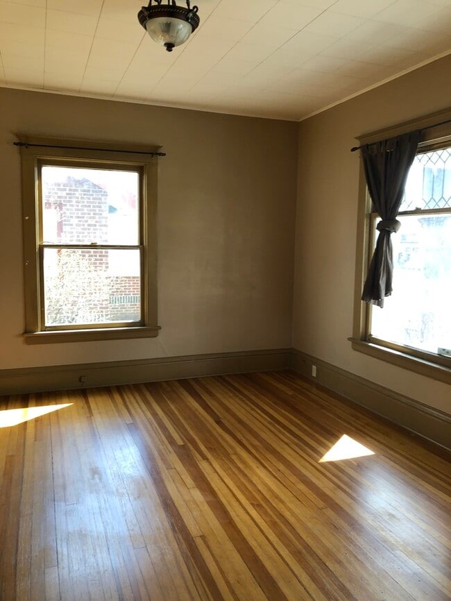 Building Photo - Beautiful Home in Downtown Longmont