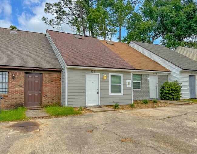 Building Photo - 934 S Lipona Rd