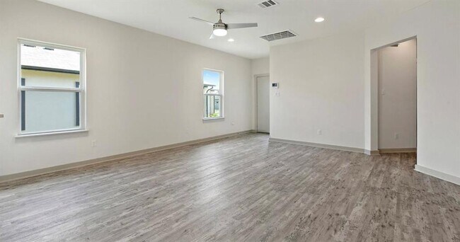 Building Photo - 2100 Daleside Ln