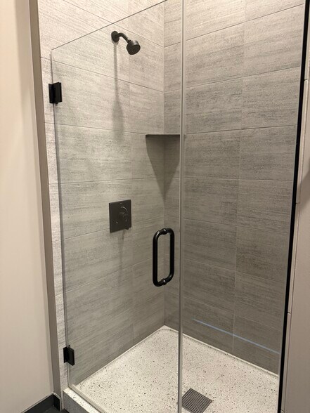 Building Photo - 917 W Washington Blvd