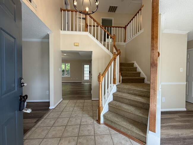 Building Photo - 221 Sherbrooke Dr