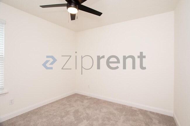 Building Photo - Unit