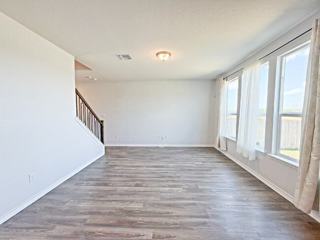 Building Photo - 2427 Bart Cv