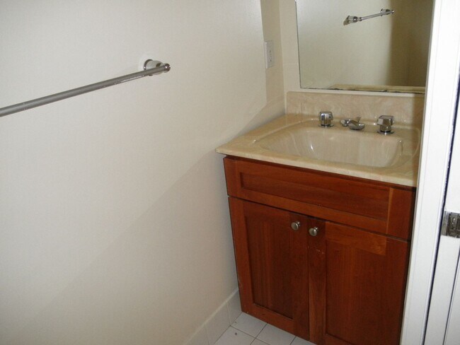 Building Photo - 876 Summit Lake Dr