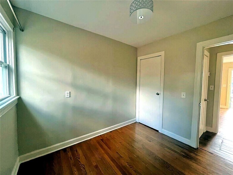 Building Photo - 1449 Lynford Dr SW