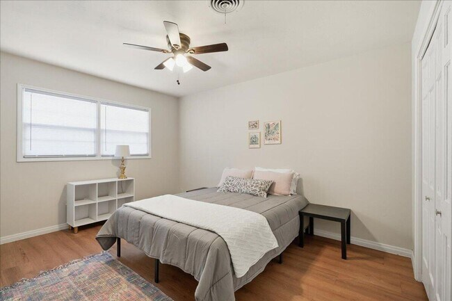 Building Photo - Charming one-of-a-kind 4 Bedroom Home