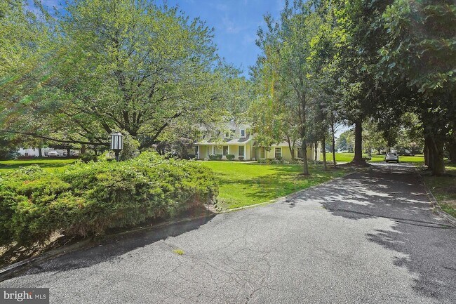 Building Photo - 2906 Cox Neck Rd E
