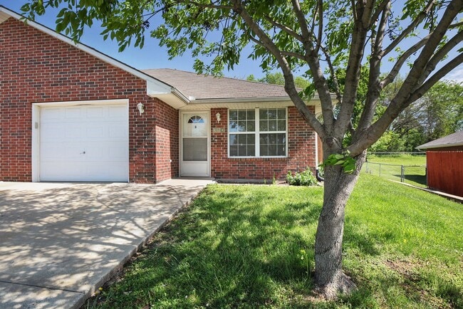 All Brick, all one level, all electric, 3... - All Brick, all one level, all electric,  3...