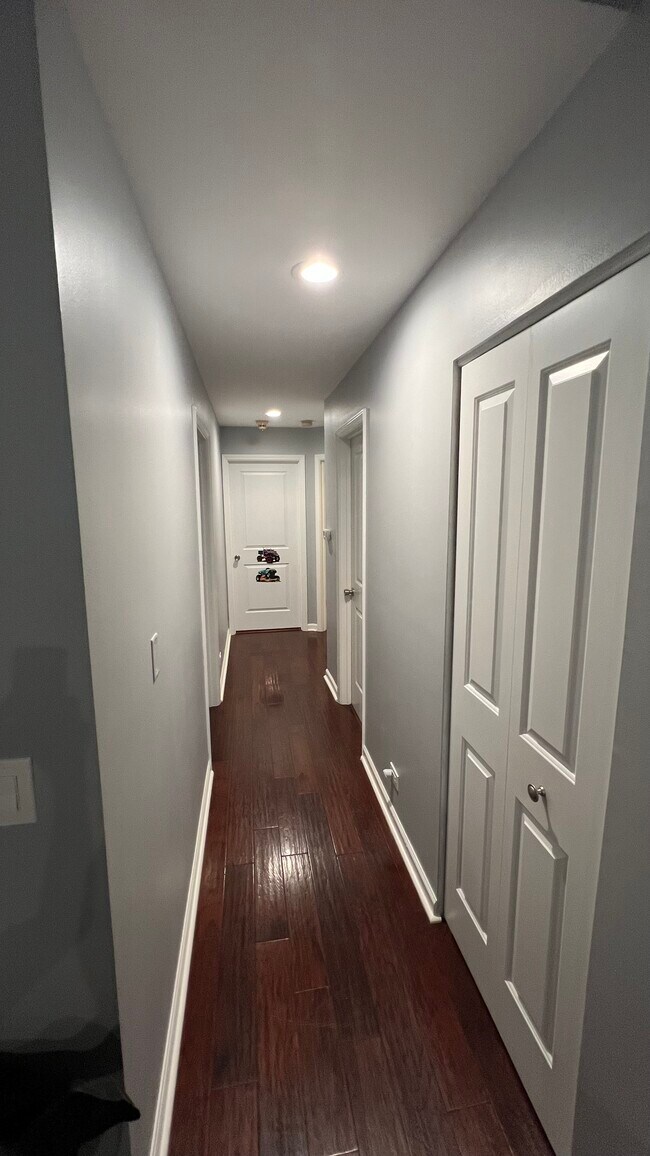 Building Photo - 475 Scots Dr