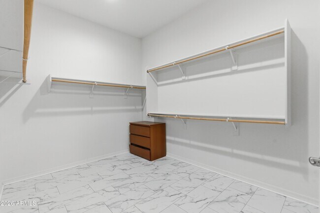 Building Photo - 1083 E Holland Park Dr