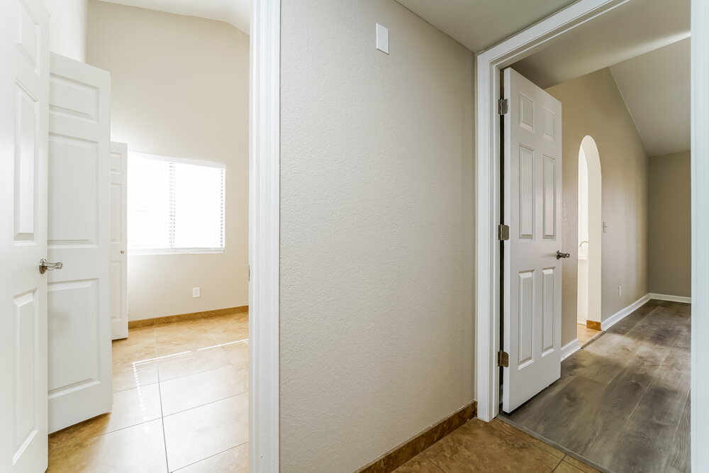 Building Photo - 7907 N Roundstone Dr
