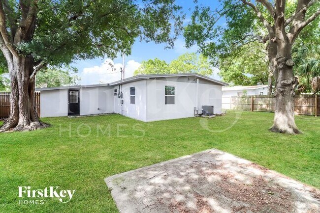 Building Photo - 4722 W Wyoming Ave