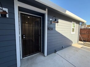 Building Photo - Cozy 2 bedroom Dual Master! Ready for move in! Rent today !