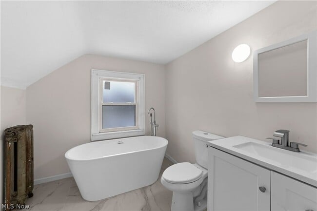 Building Photo - 867 East Blvd