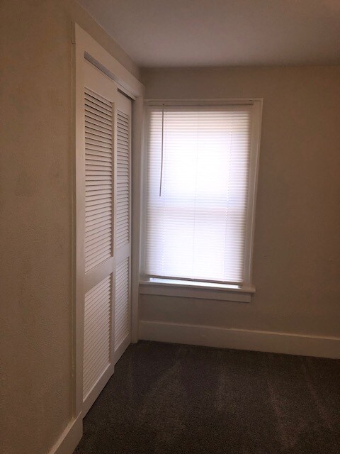 Building Photo - 507 E Archwood Ave