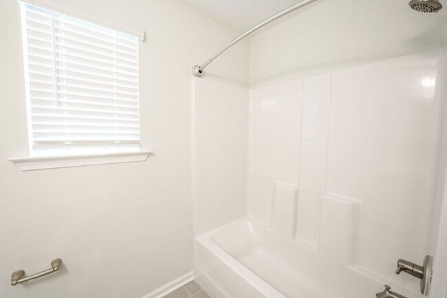 Building Photo - 3556 Castleoak Dr