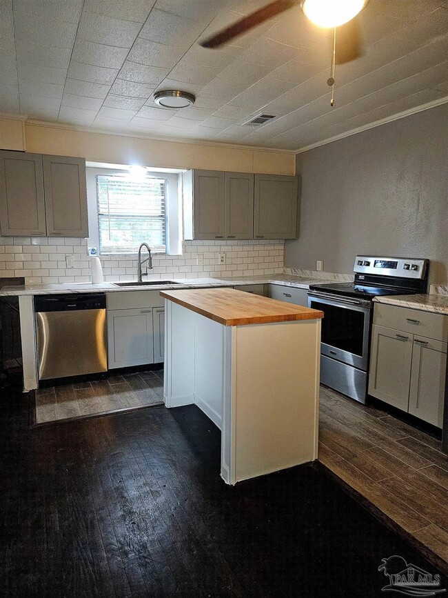 Building Photo - 3230 W Gonzalez St