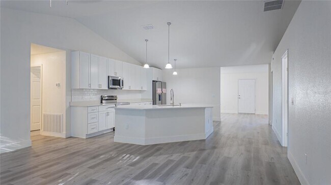 Building Photo - 4395 NE 33rd Ave