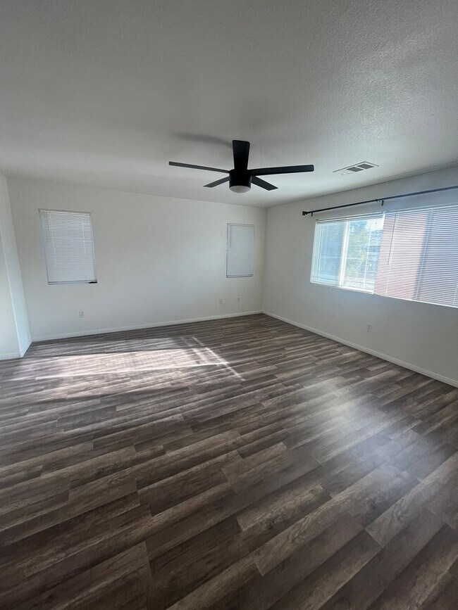 Building Photo - Lake Elsinore Home for Rent