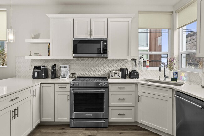 Building Photo - 5210b Brooklyn Ave NE