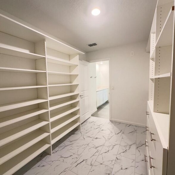 Building Photo - 1002 John Jacob Rd