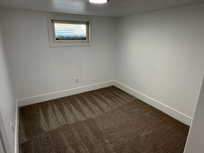 Building Photo - Newly renovated 4 bedroom home!