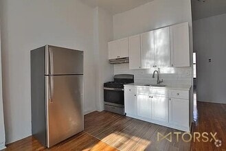 Building Photo - 3 bedroom in BROOKLYN NY 11206