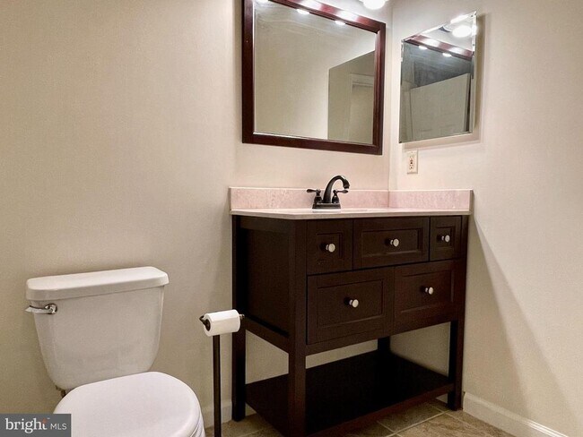 Building Photo - 501 Tolbelt Ct