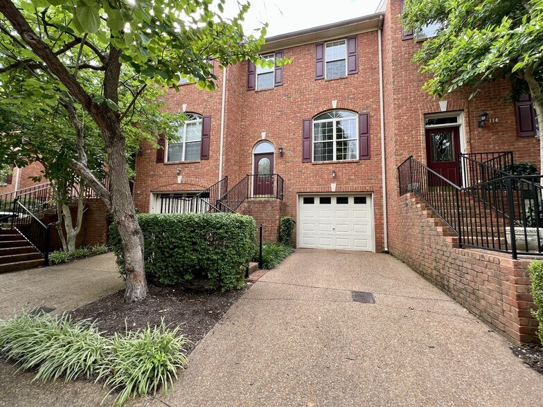 Primary Photo - 116 Carriage Ct