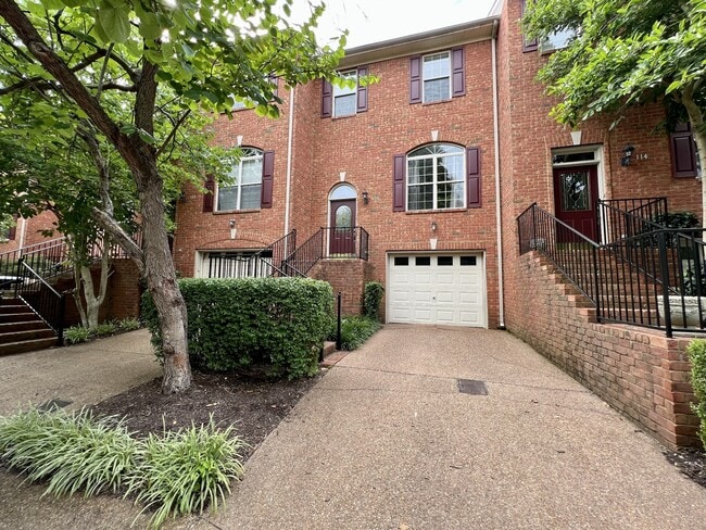 Building Photo - 116 Carriage Ct
