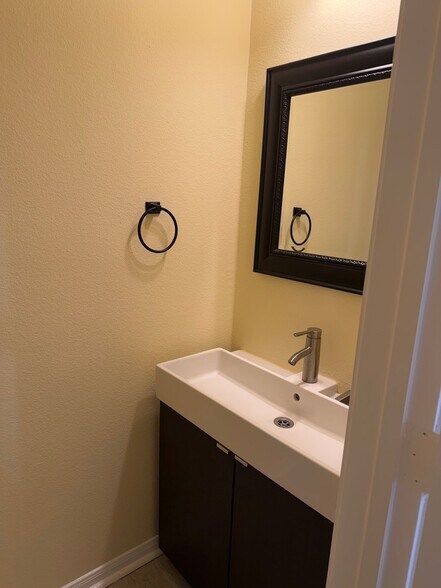 Building Photo - 3826 Silver Hawk Dr