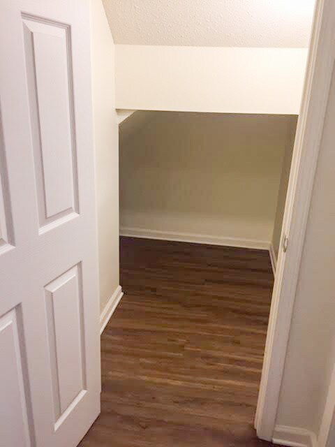 Building Photo - 1000 N Red St