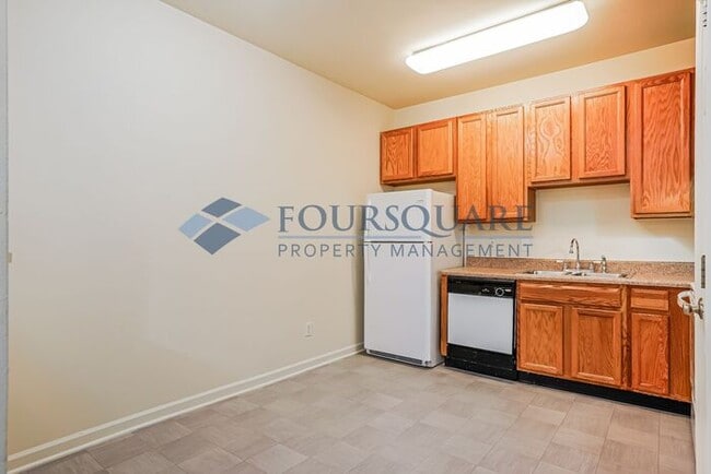 Building Photo - 3-Story Townhome with Open Floor Plan & Private Primary Suite  and Easy Access to I-440, I-40 & I...