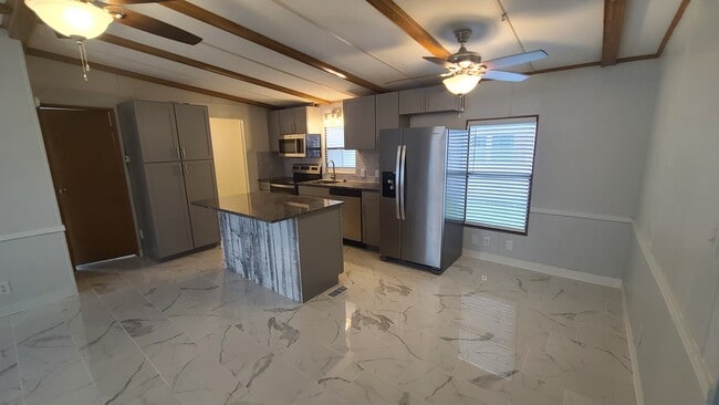 Building Photo - 2901 Stallion Dr