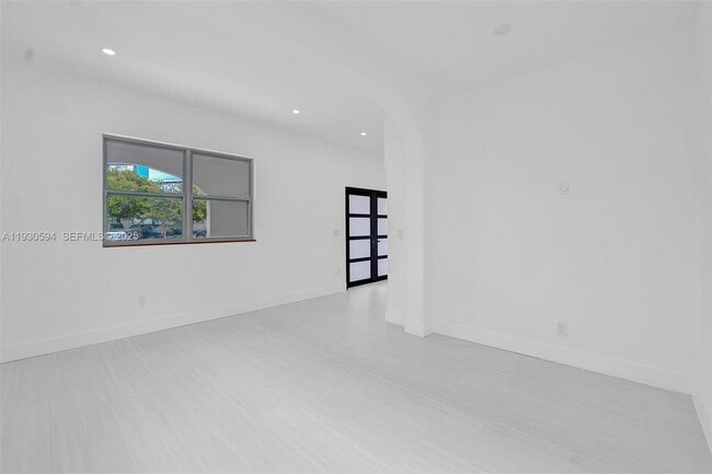 Building Photo - 1430 Michigan Ave