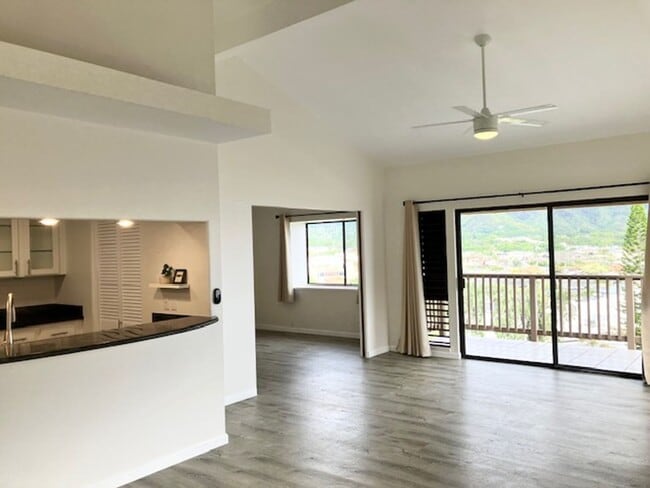 Building Photo - $3,300 2-Bed/2-Bath/2-Parking Townhouse in...
