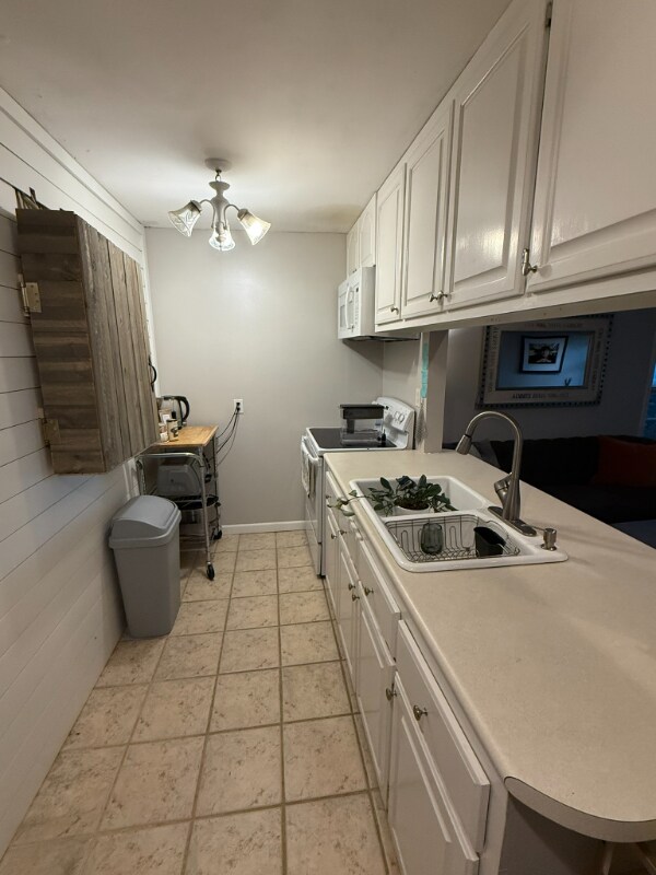 Building Photo - 1808B Ashwood Ave