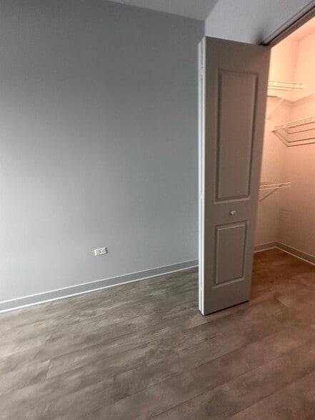 Building Photo - 1025 W Addison St