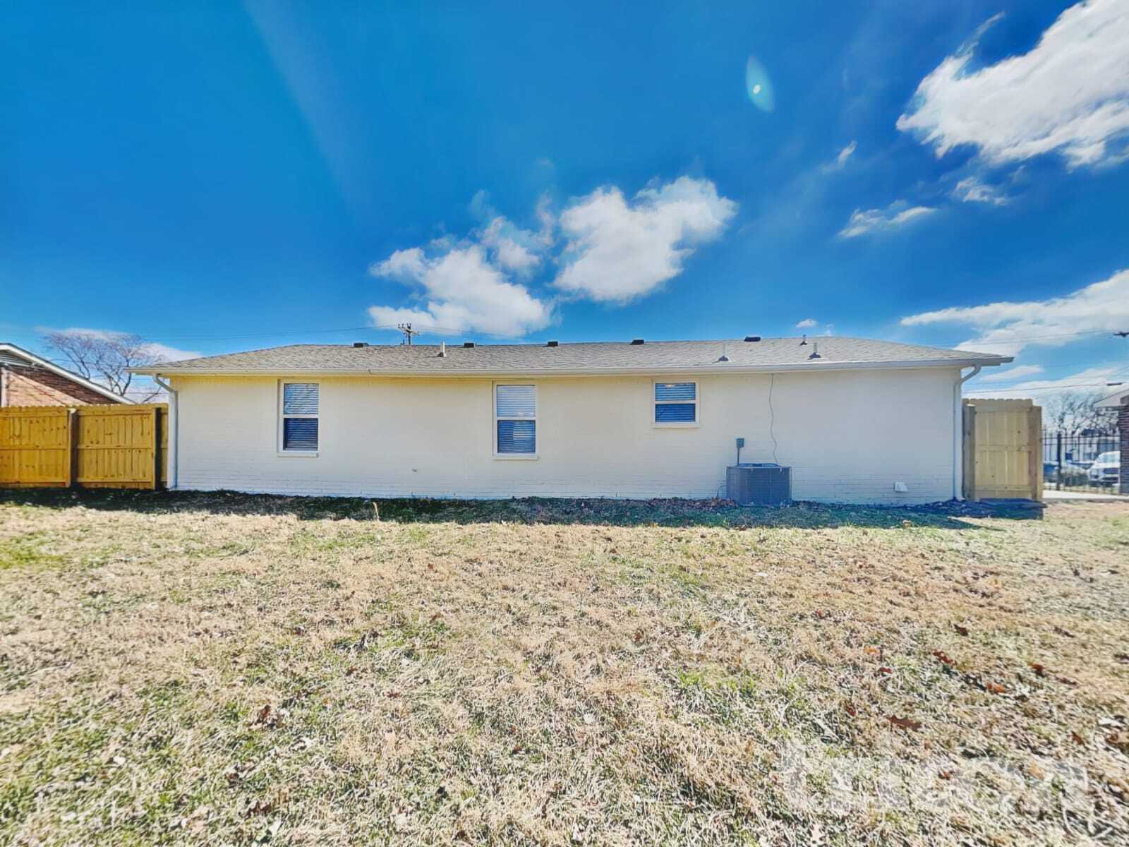 Building Photo - 213 Walnut Crest Dr