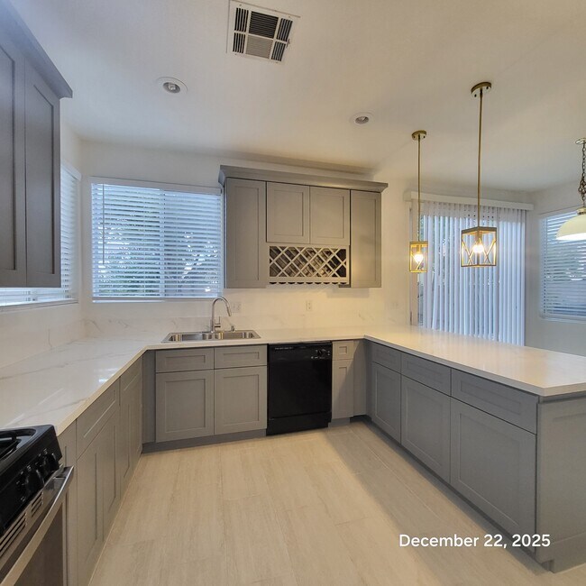 Building Photo - 204 Hickory Heights Ave