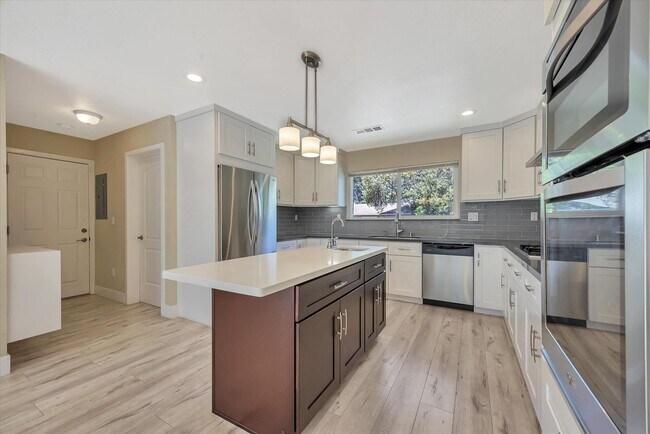 Building Photo - Wow! What a Great Home! SHORT TERM LEASE T...