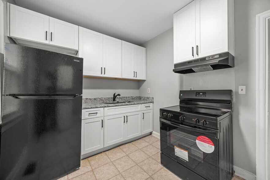 Building Photo - 300 Chamberlain St