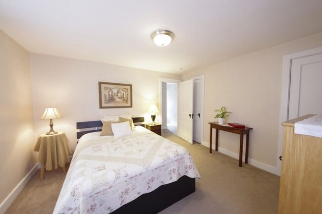 Building Photo - 723 S Allen St