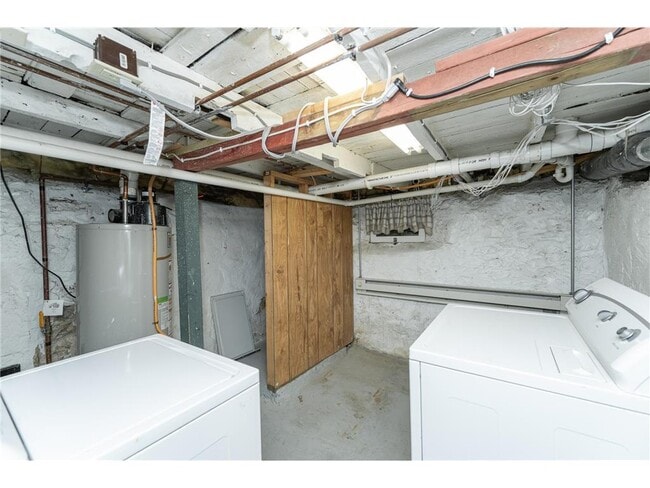 Building Photo - 10 8th St NE