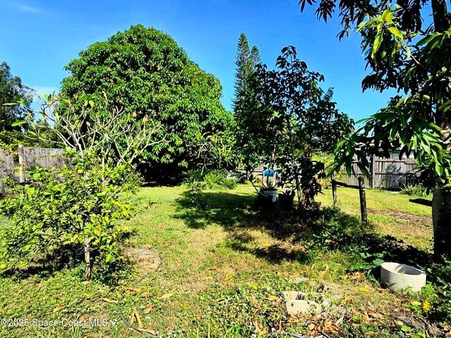 Building Photo - 484 Poinciana Dr