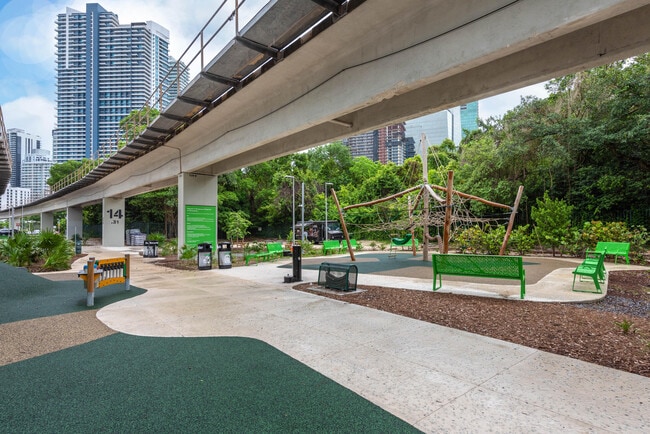 Building Photo - 1723 SW 2nd Ave