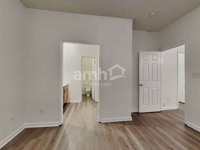 Building Photo - 2601 Trailwood Hills Dr