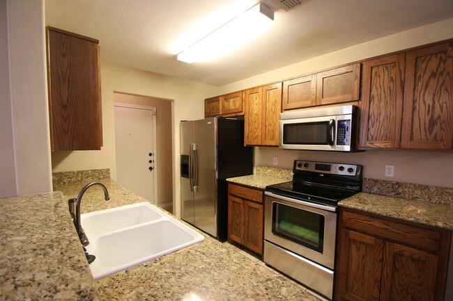 Building Photo - ~INVITING 3/2.5 Townhome Includes Granite in Kitchen & All Kitchen Appliances***Landscaping Inclu...